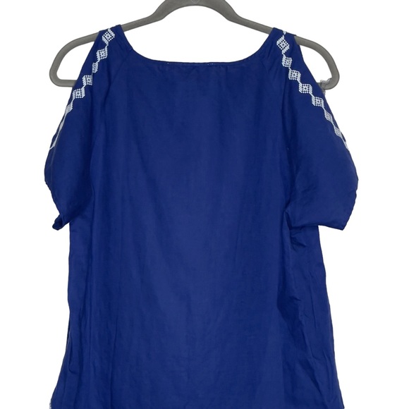 Cupcakes And Cashmere Pastoria Linen Blend Medium Cold Shoulder Embroidered Top - Picture 8 of 9